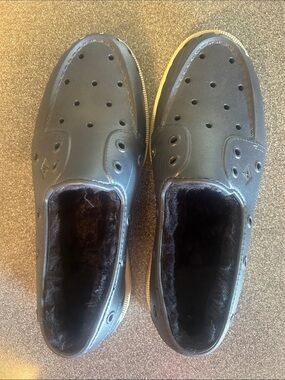 Sperry women’s Black Faux-Fur Lined Slip-On Loafers.  Size 9. NWOT